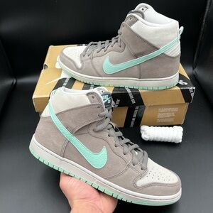 Size 8.5 - Nike SB Dunk High Pro Soft Grey Mint Green